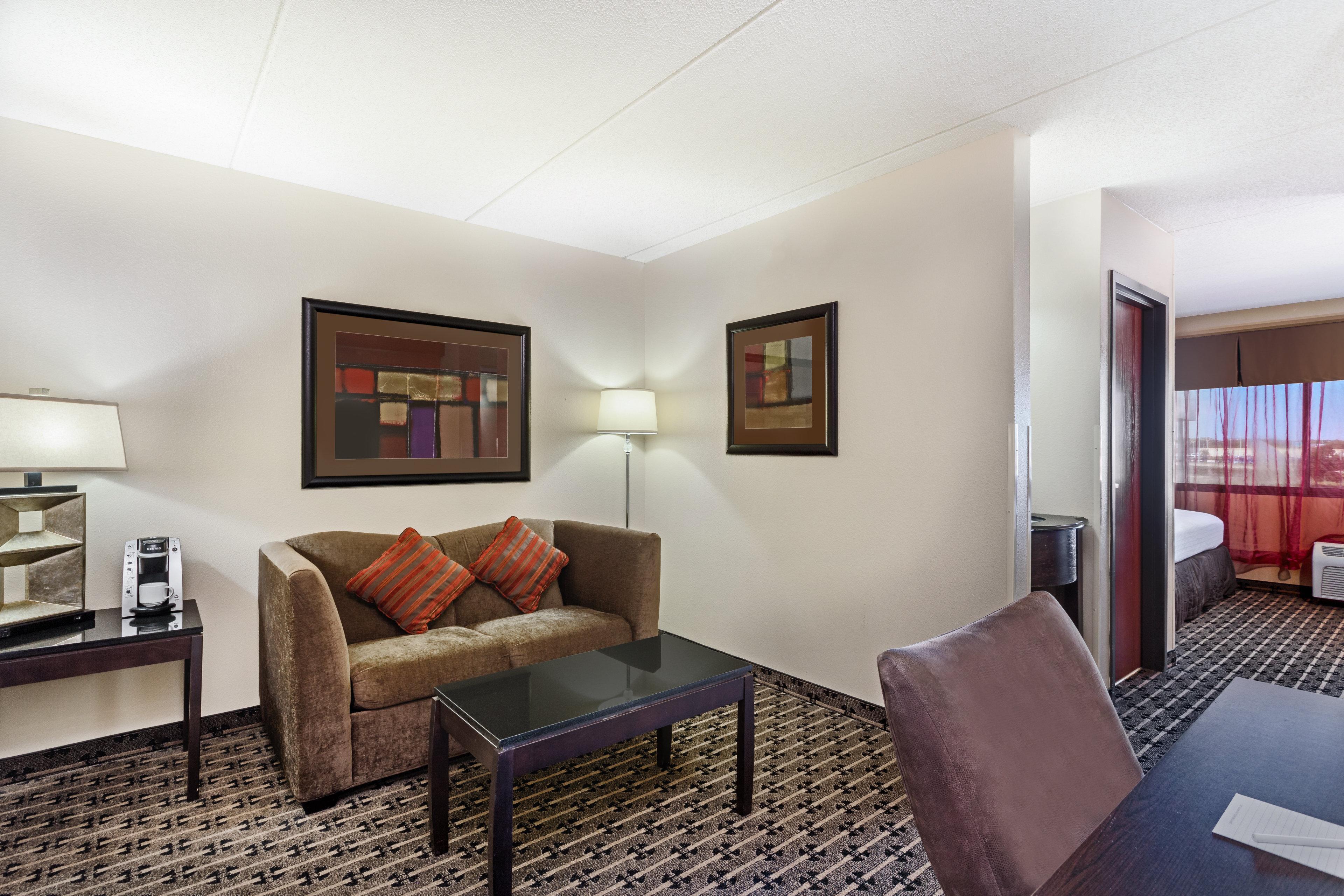 Crowne Plaza Milwaukee South By Ihg Hotell Exteriör bild