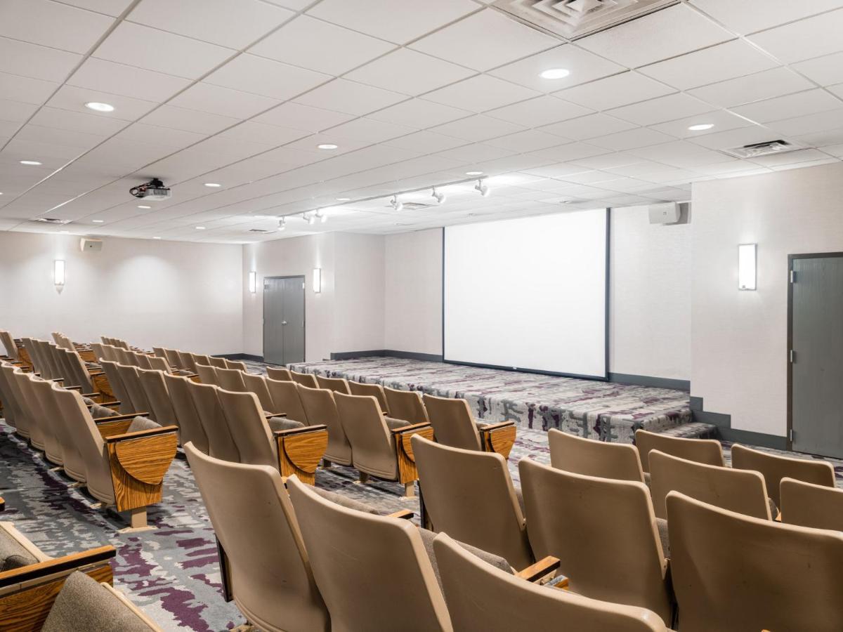 Crowne Plaza Milwaukee South By Ihg Hotell Exteriör bild