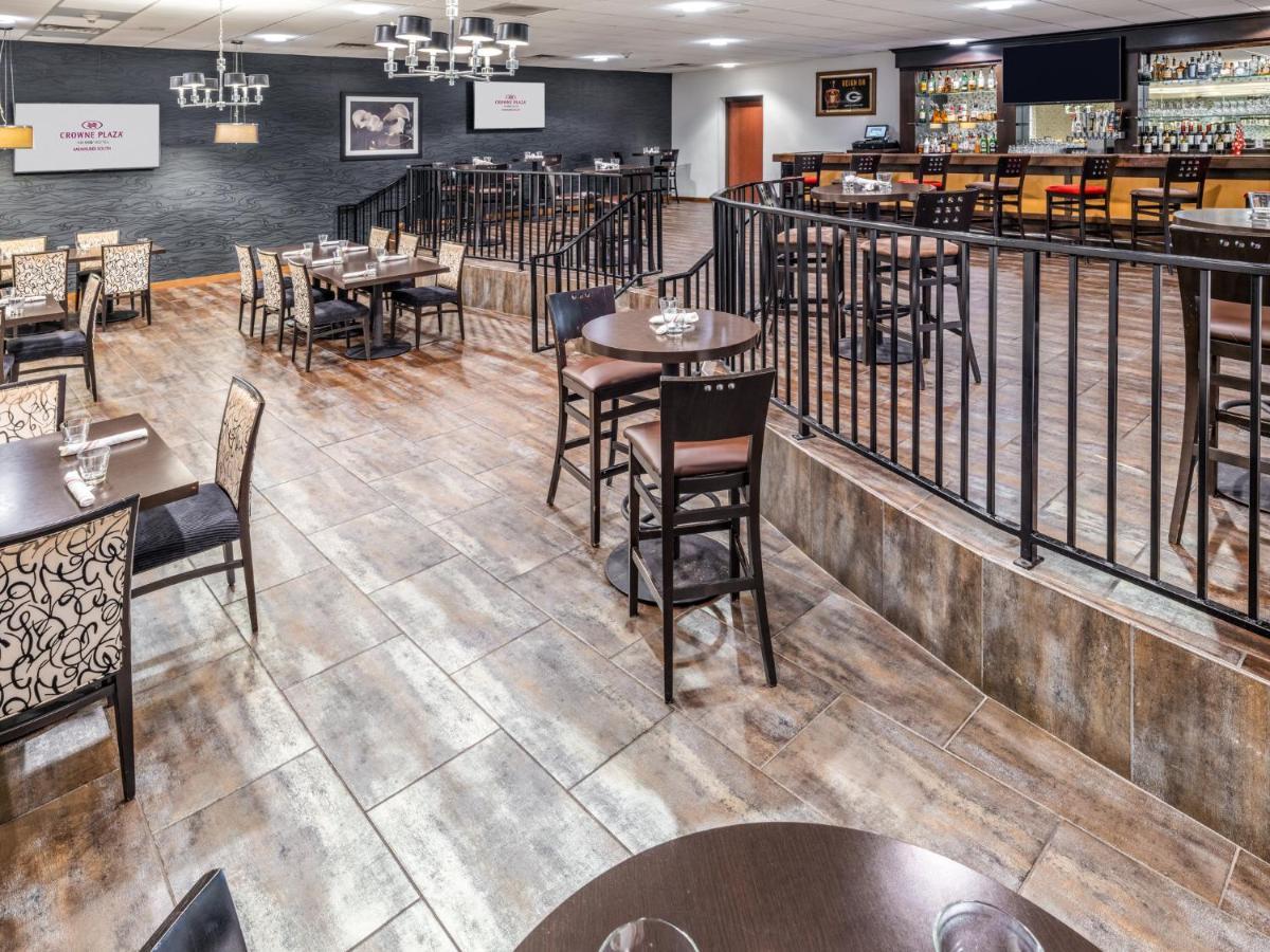 Crowne Plaza Milwaukee South By Ihg Hotell Exteriör bild