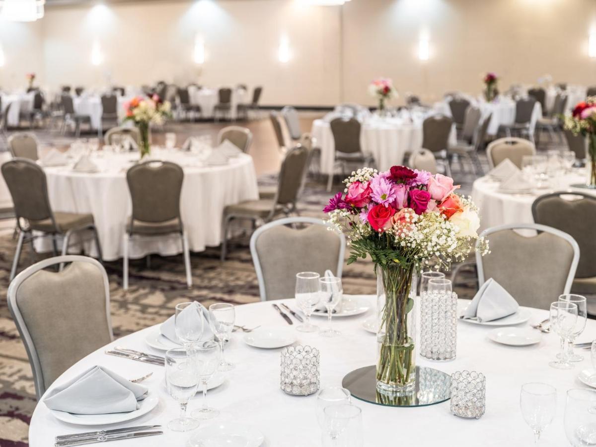 Crowne Plaza Milwaukee South By Ihg Hotell Exteriör bild
