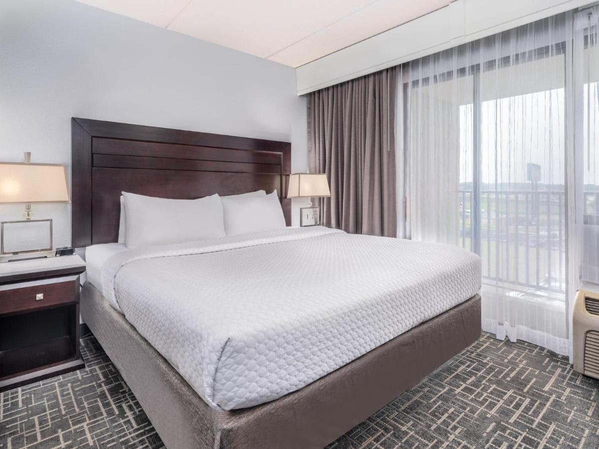 Crowne Plaza Milwaukee South By Ihg Hotell Exteriör bild