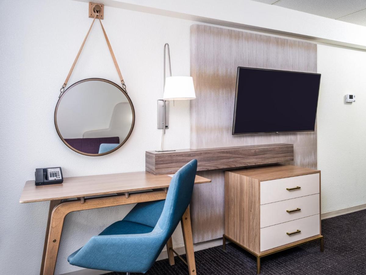 Crowne Plaza Milwaukee South By Ihg Hotell Exteriör bild