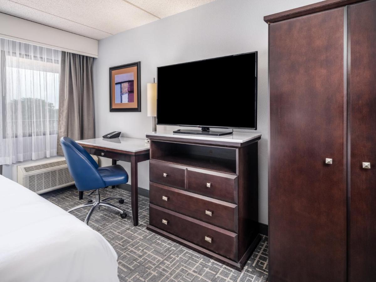 Crowne Plaza Milwaukee South By Ihg Hotell Exteriör bild