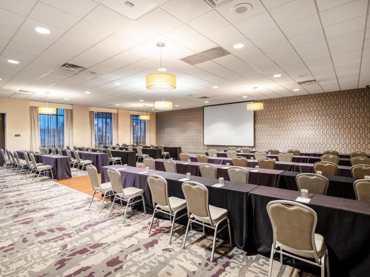 Crowne Plaza Milwaukee South By Ihg Hotell Exteriör bild