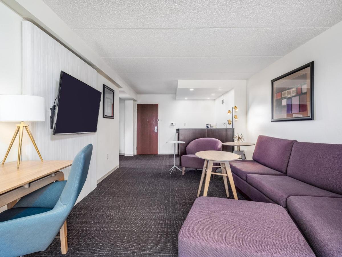 Crowne Plaza Milwaukee South By Ihg Hotell Exteriör bild