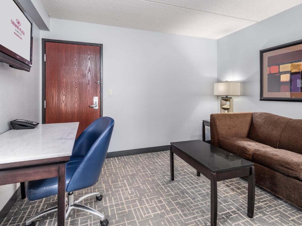 Crowne Plaza Milwaukee South By Ihg Hotell Exteriör bild