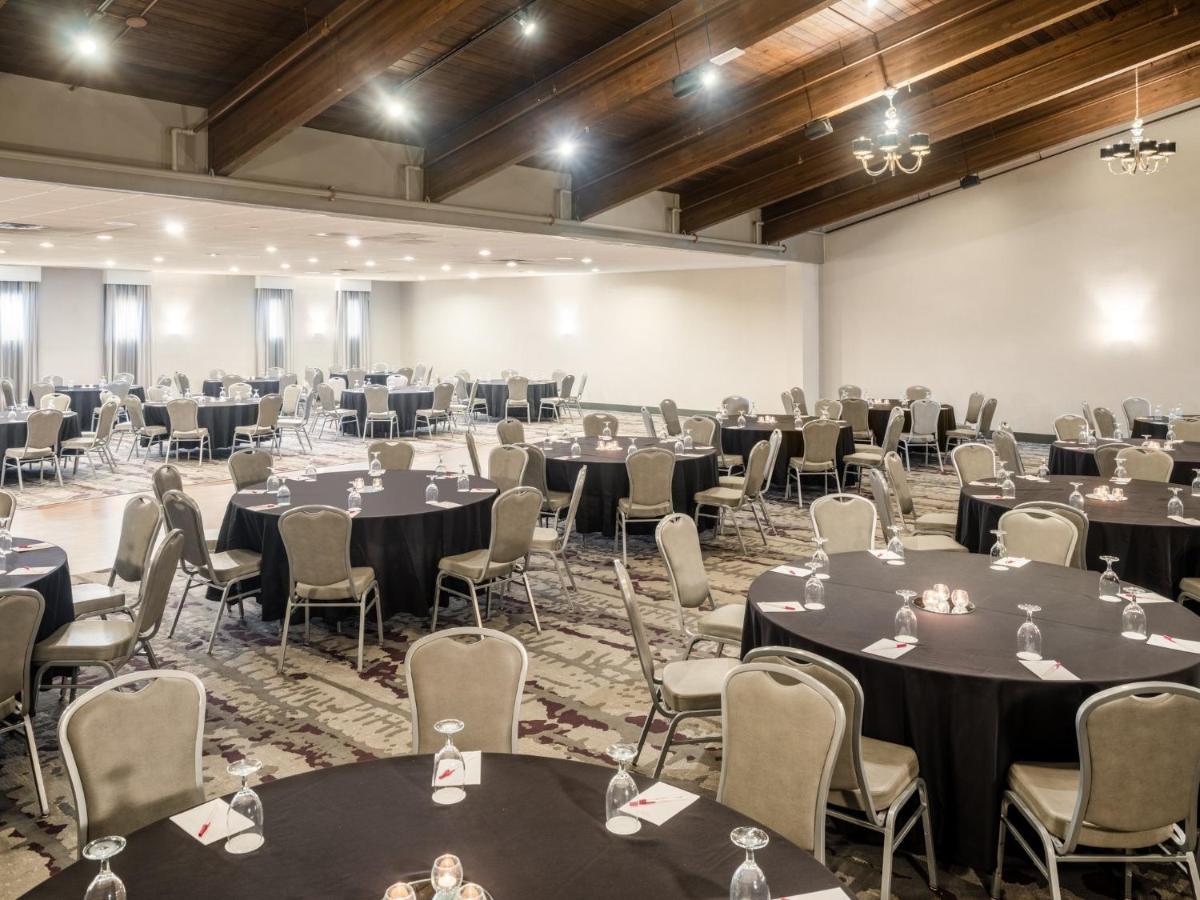 Crowne Plaza Milwaukee South By Ihg Hotell Exteriör bild